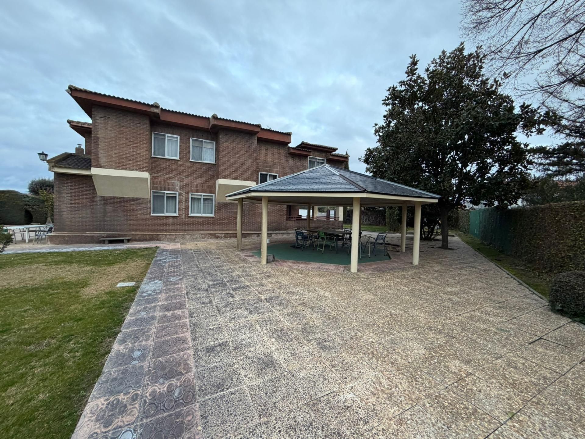 Vista exterior de Casa o xalet en venda en Cabrerizos amb Calefacció, Jardí privat i Traster