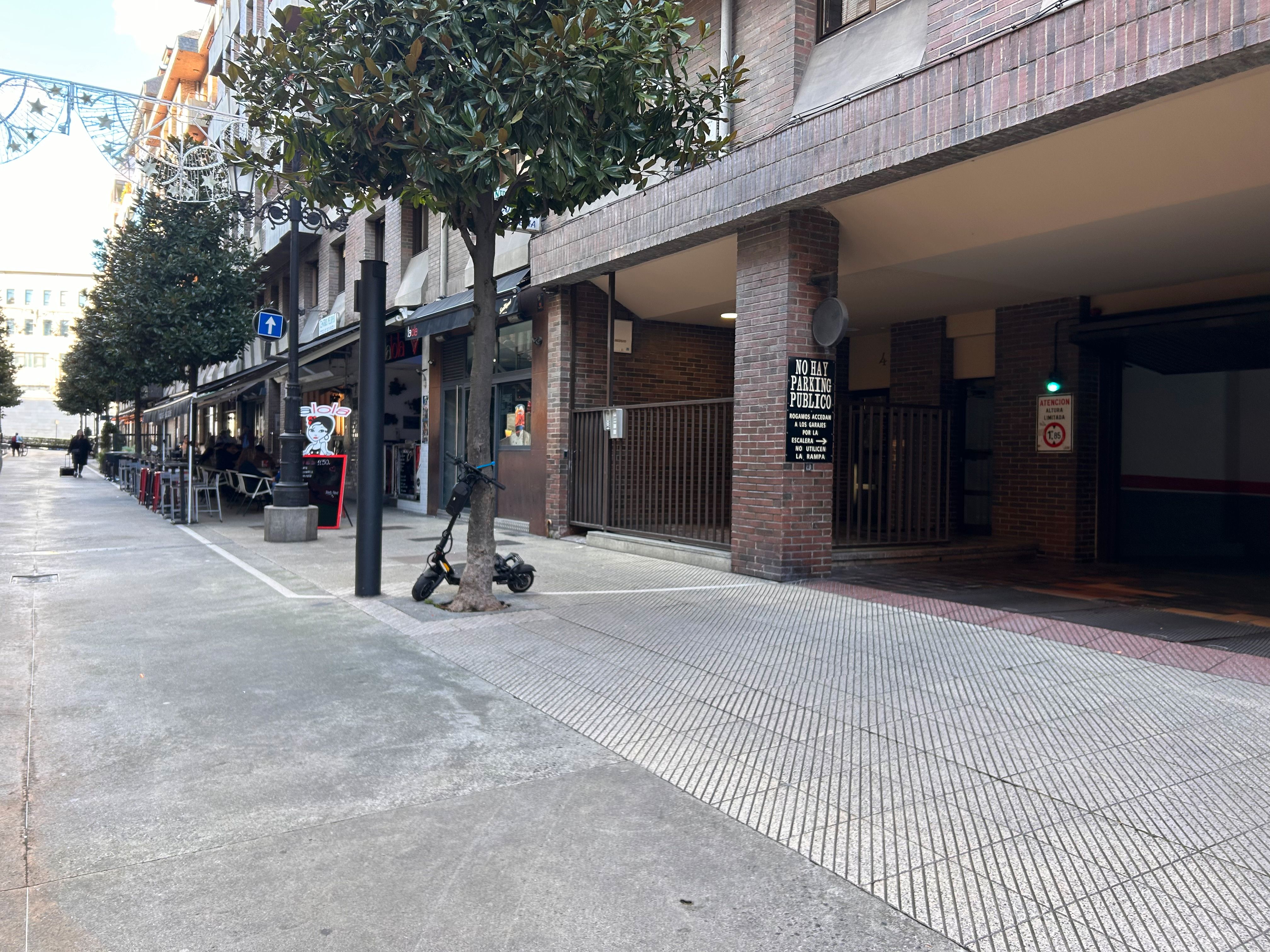 Vista exterior de Garatge en venda en Oviedo 