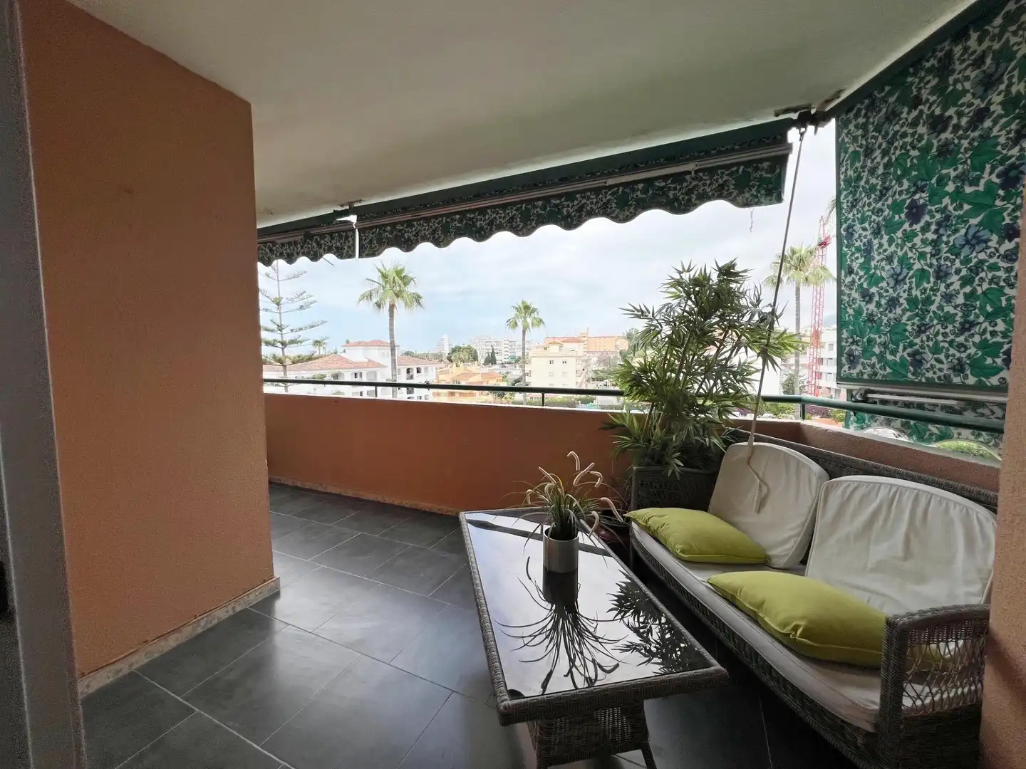 Terrasse von Wohnung zum Verkauf in Torremolinos mit Klimaanlage, Privatgarten und Terrasse