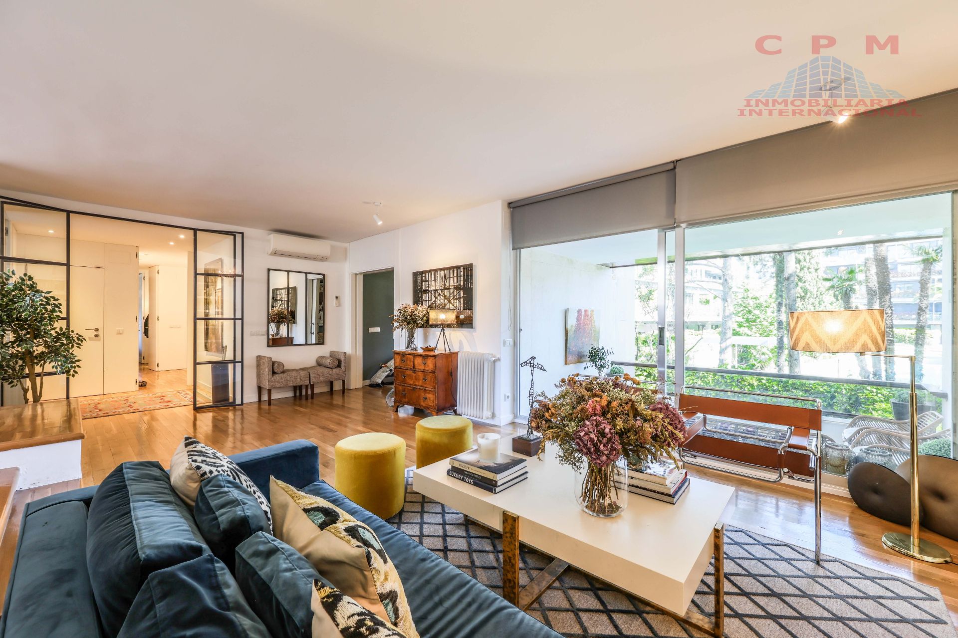 Living room of Flat for rent in  Madrid Capital  with Air Conditioner, Heating and Parquet flooring