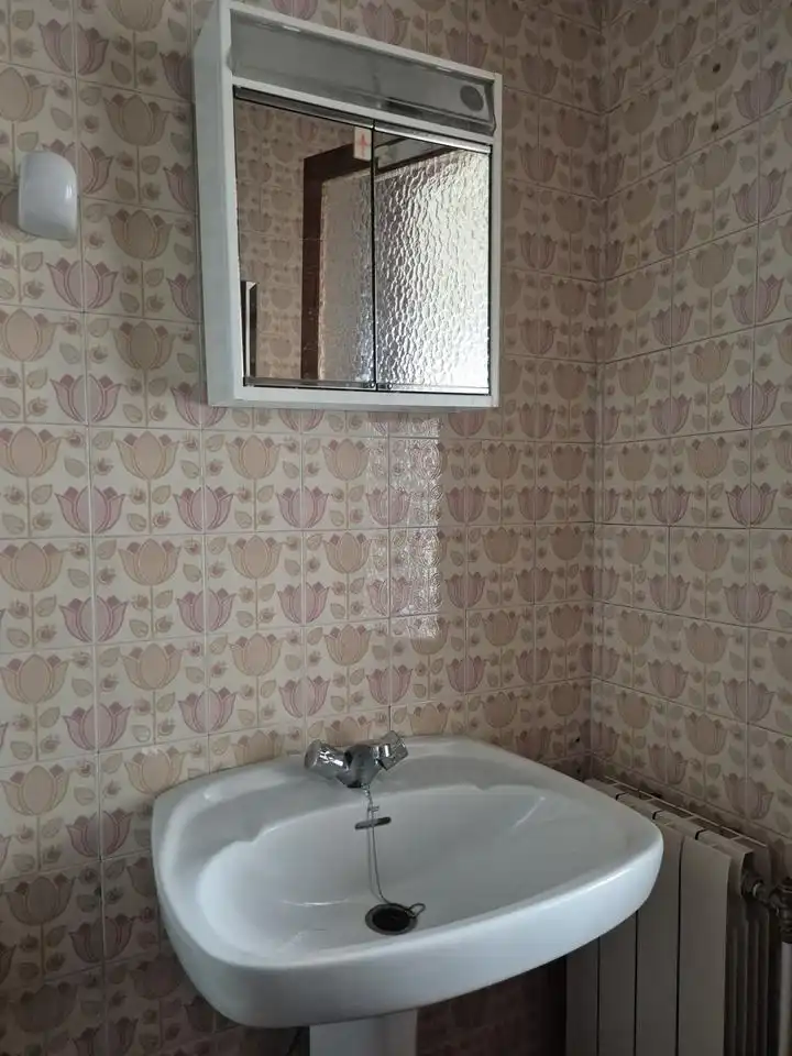 Badezimmer von Wohnung zur Miete in Lucena mit Klimaanlage, Terrasse und Möbliert