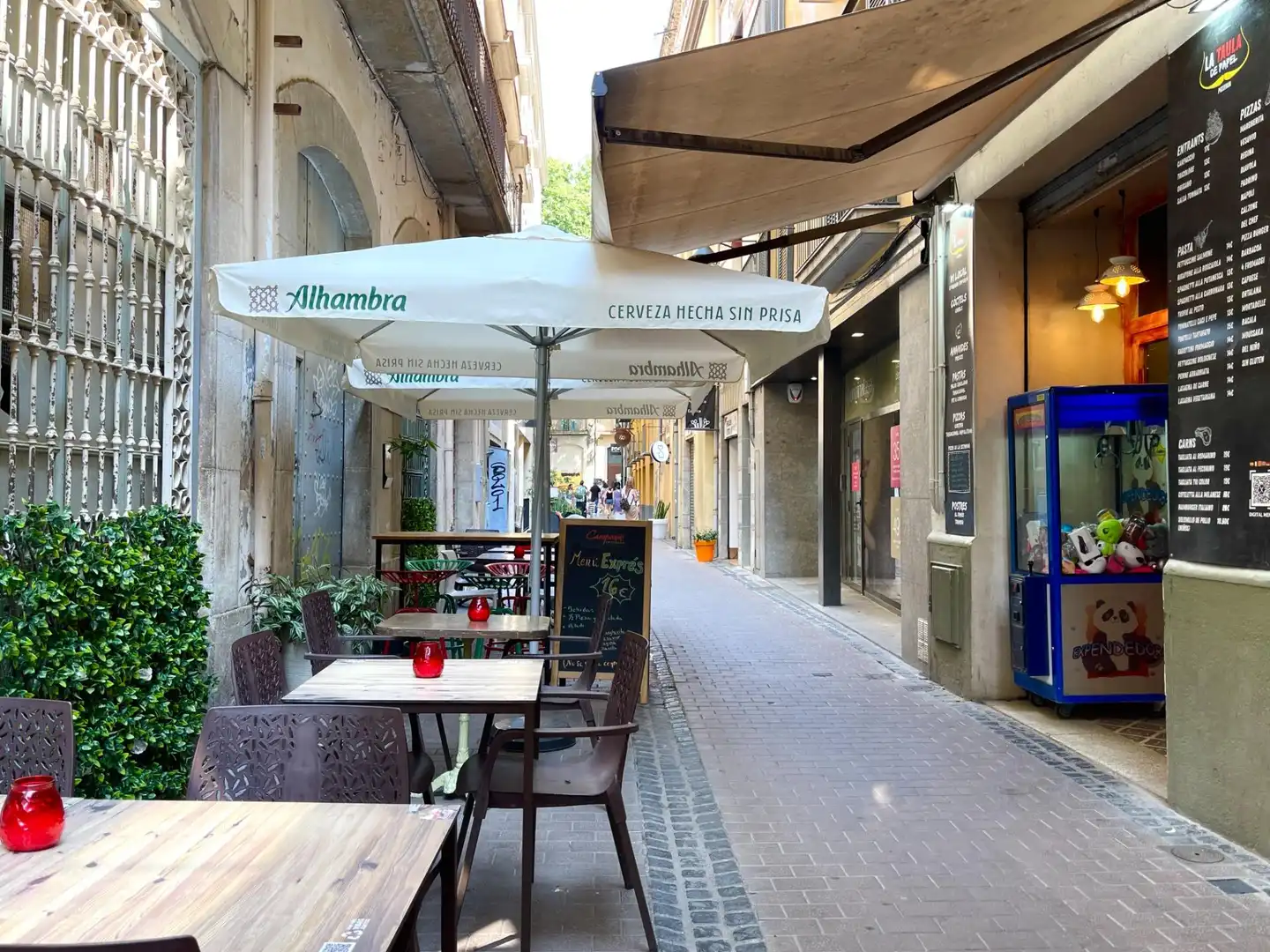 Vista exterior de Local de alquiler en Figueres con Aire acondicionado, Terraza y Amueblado