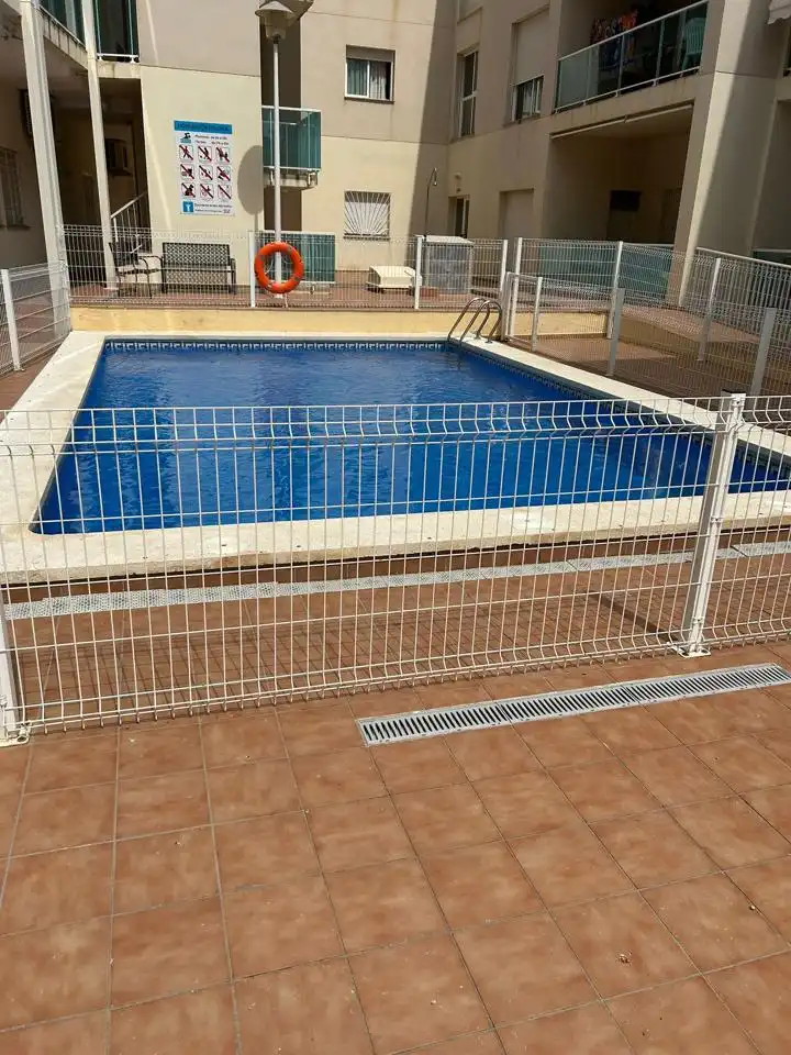Schwimmbecken von Wohnung zum Verkauf in Torreblanca mit Klimaanlage, Terrasse und Möbliert