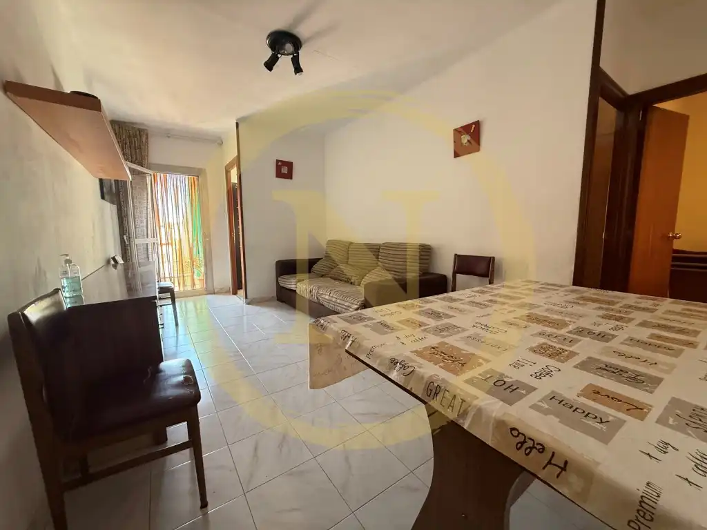 Sala de estar de Piso en venta en L'Hospitalet de Llobregat con Balcón