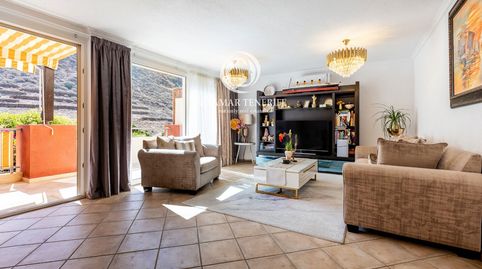 Foto 2 de Casa adosada en venta en Los Cristianos, Arona