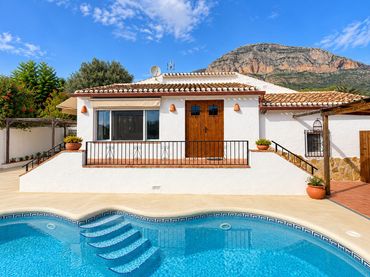 Chalet con piscina en venta en Montgó - Ermita