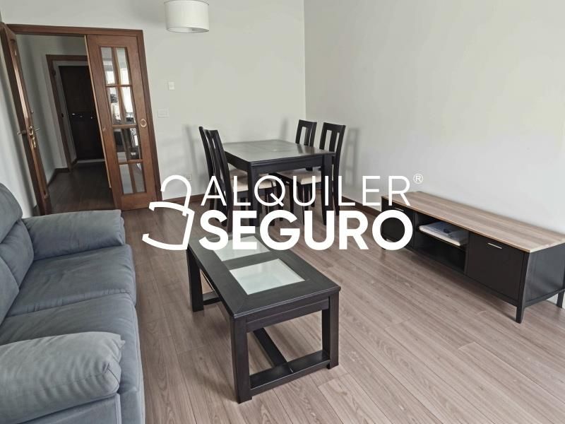 Sala d'estar de Pis de lloguer en  Zaragoza Capital amb Calefacció, Terrassa i Moblat