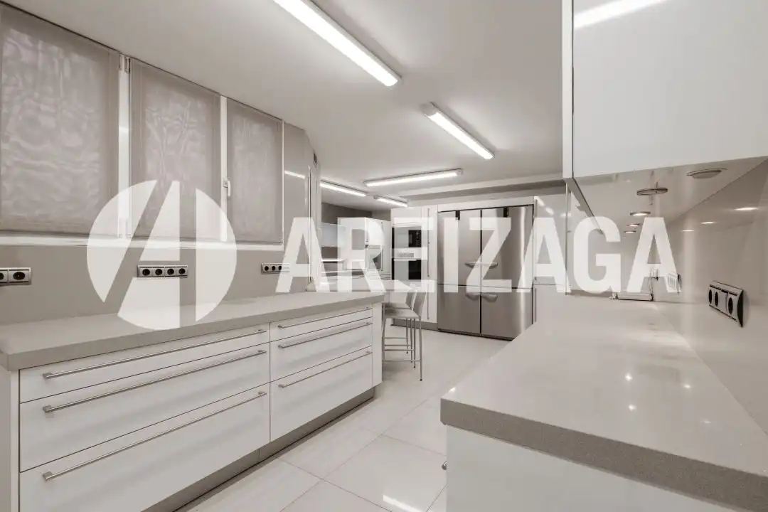 Kitchen of Flat for sale in Donostia - San Sebastián   with Air Conditioner, Heating and Terrace