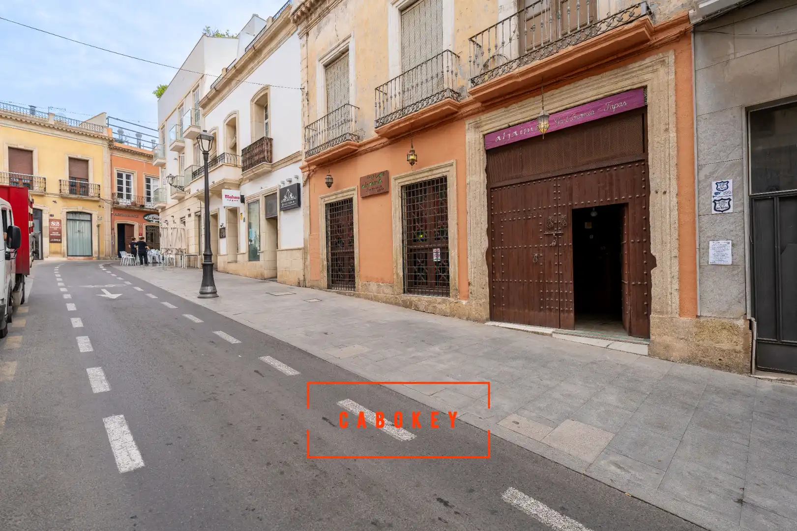 Vista exterior de Local en traspaso en Almería con Aire acondicionado, Calefacción y Amueblado