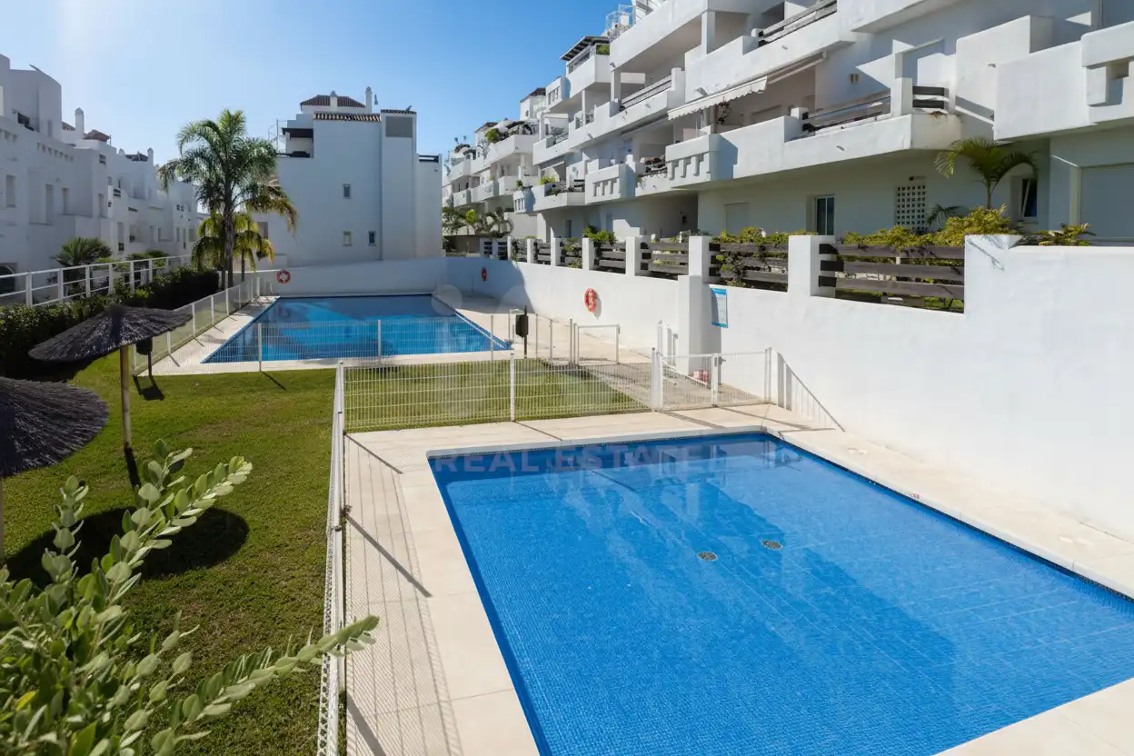 Swimming pool of Flat for sale in Estepona  with Air Conditioner, Heating and Terrace