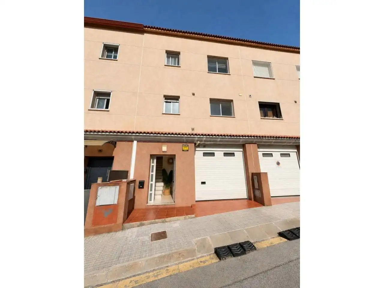 Vista exterior de Casa o xalet en venda en Castellbisbal amb Aire condicionat, Calefacció i Jardí privat