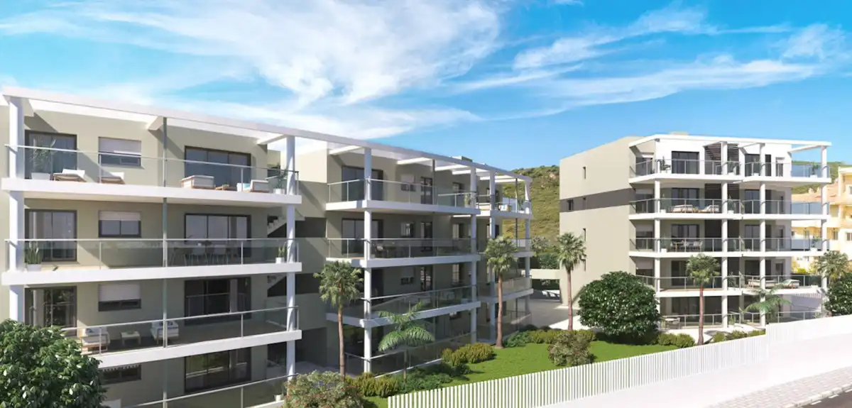 Vista exterior de Planta baja en venta en Manilva con Aire acondicionado, Terraza y Piscina comunitaria