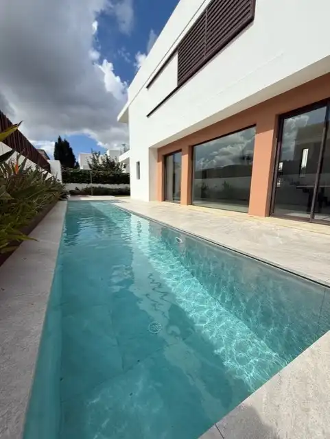 Piscina de Casa o xalet en venda en Santa Eulària des Riu amb Aire condicionat, Calefacció i Jardí privat