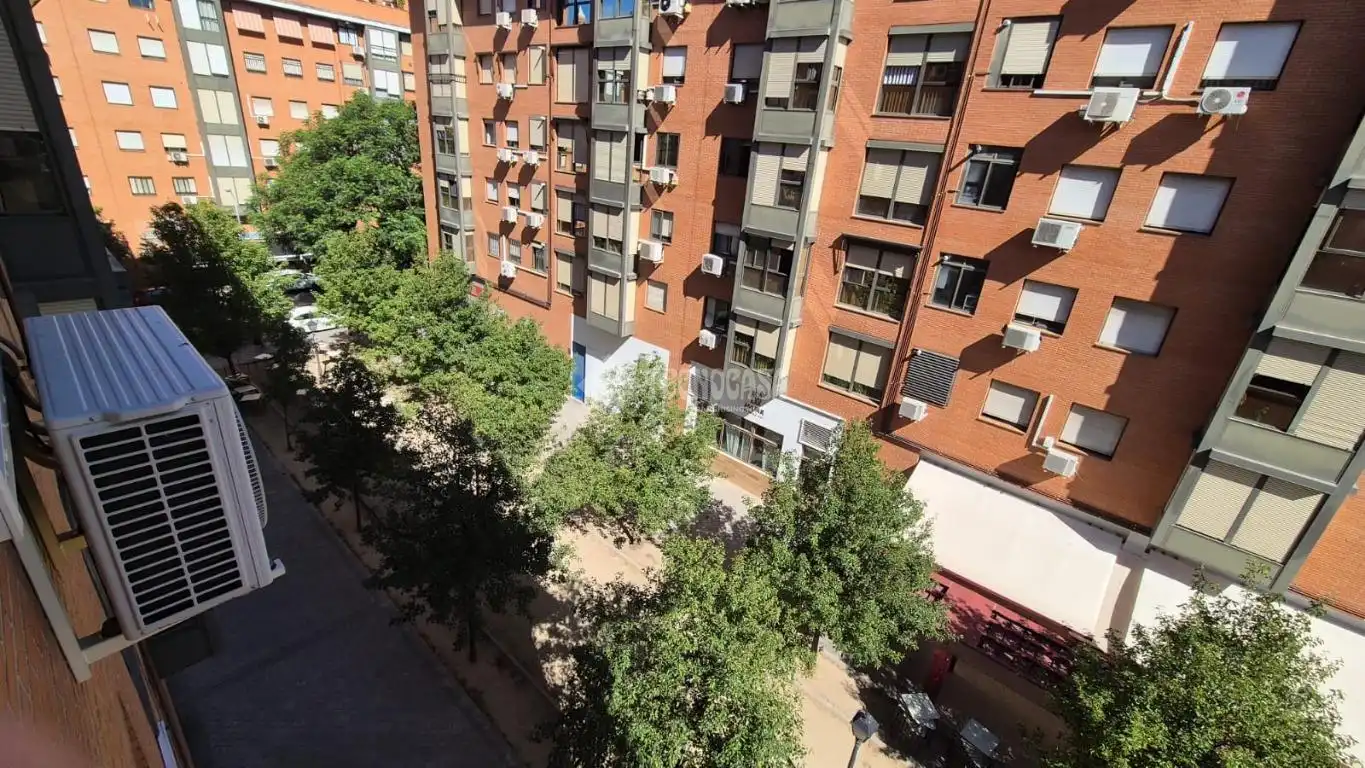 Vista exterior de Piso en venta en Madrid con Aire acondicionado, Calefacción y Parquet