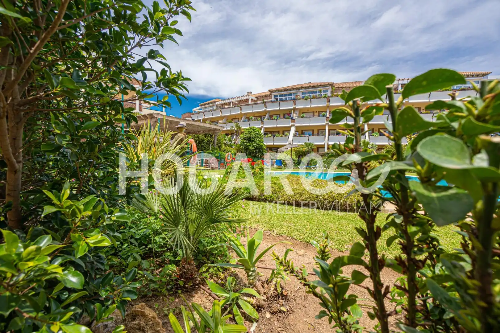 Vista exterior de Àtic en venda en Mijas amb Aire condicionat, Jacuzzi i Piscina comunitària