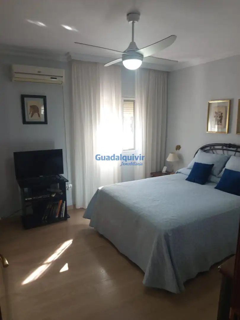 Habitación de Casa adosada en venta en Montequinto con Aire acondicionado, Jardín privado y Trastero