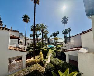 Vista exterior de Casa adosada de lloguer en Marbella amb Calefacció, Piscina i Moblat