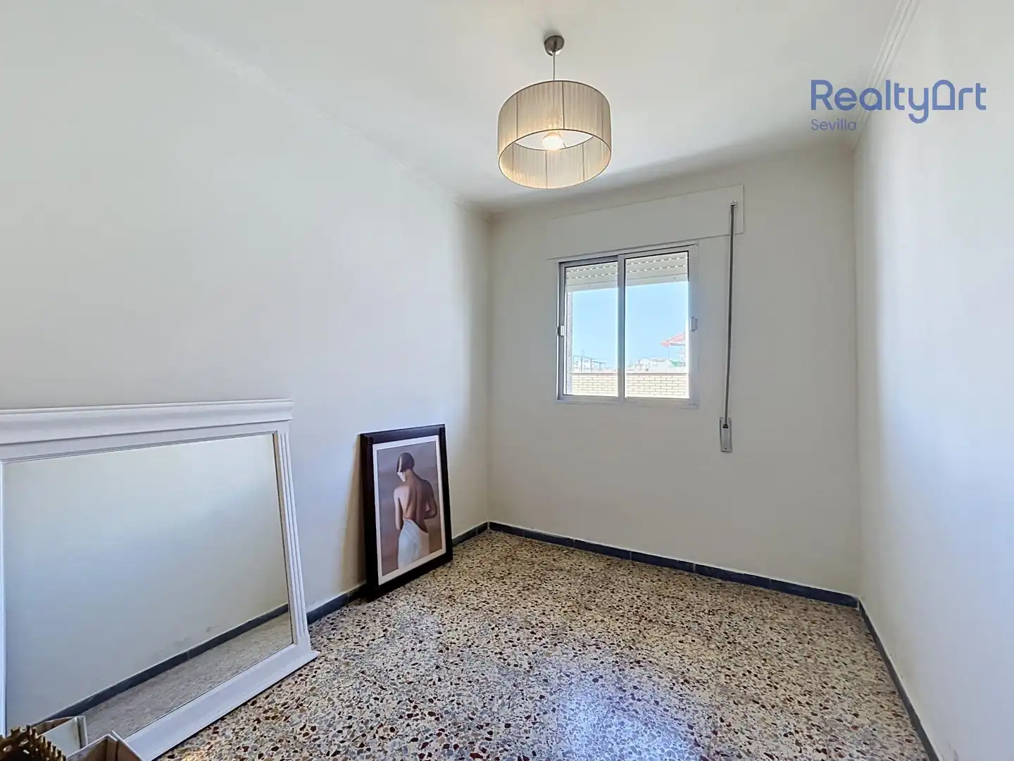 Dormitori de Casa o xalet en venda en Sevilla amb Aire condicionat, Terrassa i Balcó