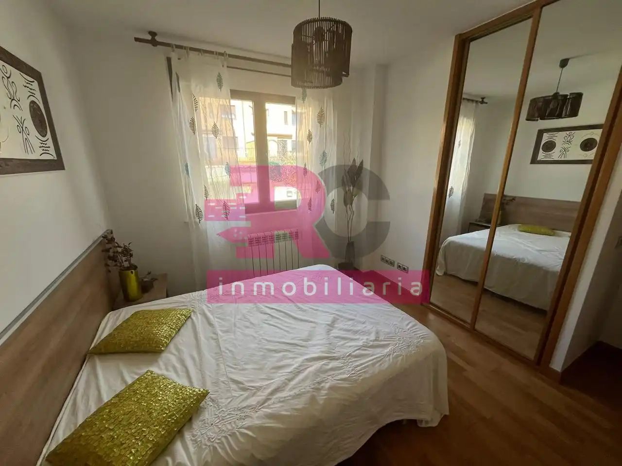 Habitación de Casa adosada en venta en Cabrerizos con Calefacción, Jardín privado y Piscina comunitaria