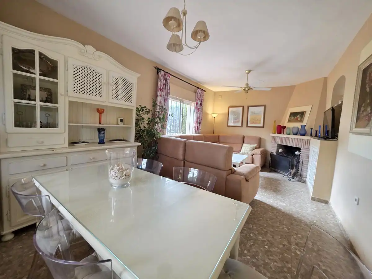 Chalet con piscina en venta en Palomares del Río, imagen 6