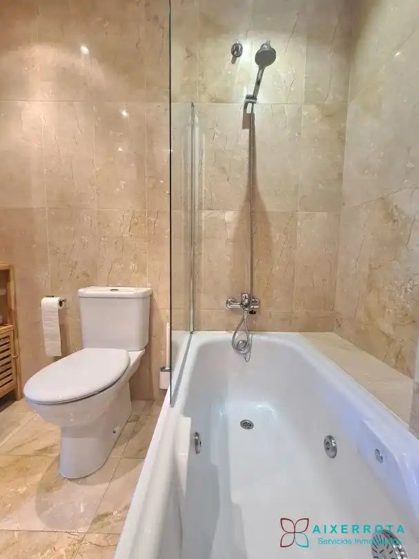 Bany de Apartament de lloguer en Getxo  amb Calefacció, Terrassa i Traster