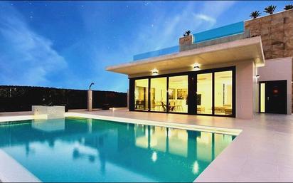 Piscina de Casa o xalet en venda en Orihuela amb Aire condicionat, Calefacció i Jardí privat