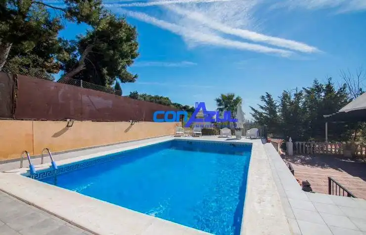 Piscina de Casa o xalet en venda en Elche / Elx amb Jardí privat, Terrassa i Piscina