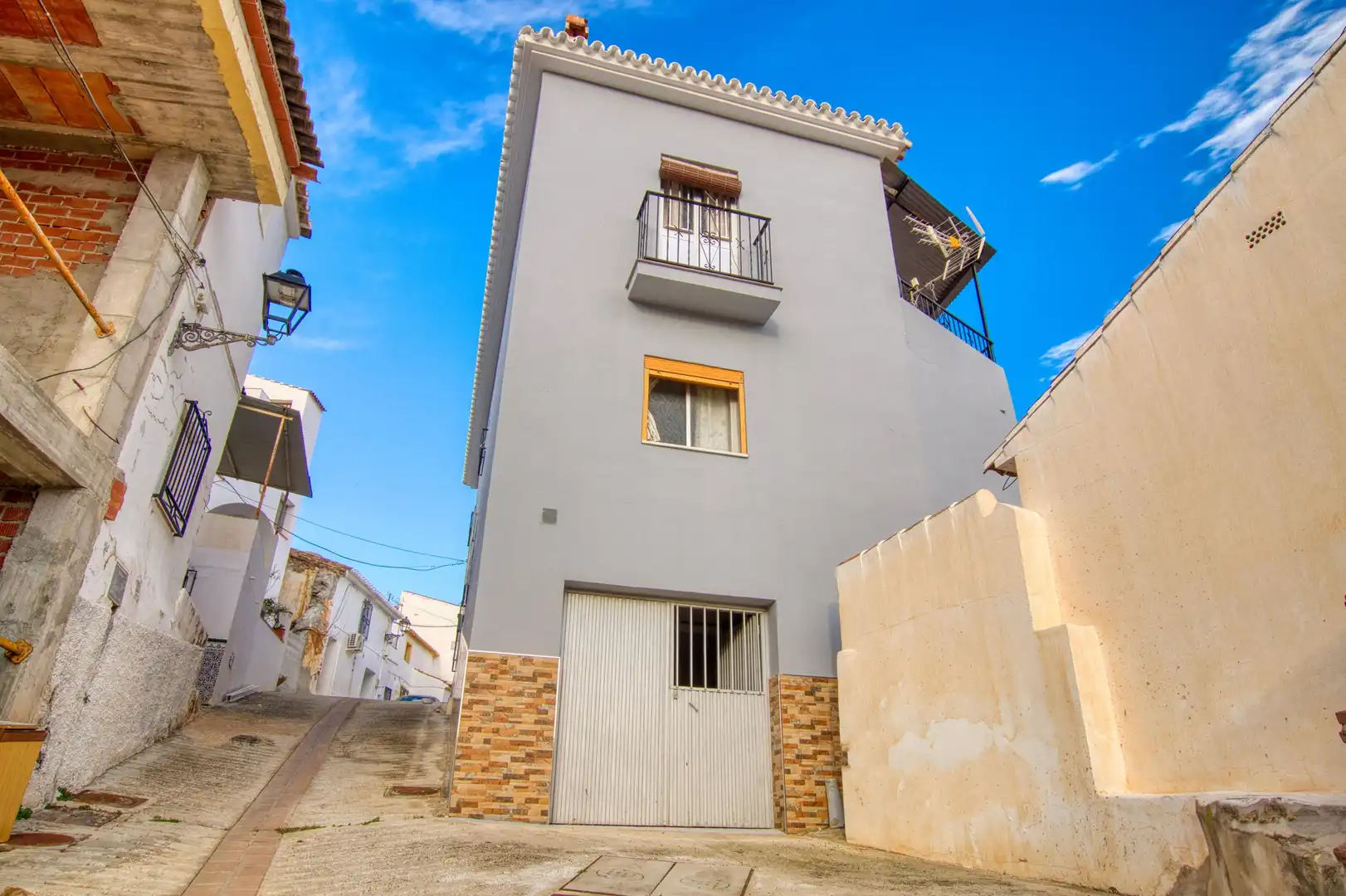 Vista exterior de Casa adosada en venta en Benamargosa