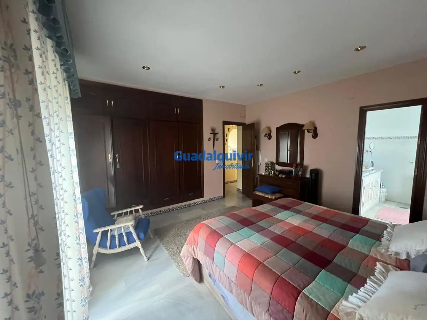 Dormitori de Casa o xalet en venda en Dos Hermanas amb Aire condicionat, Jardí privat i Terrassa