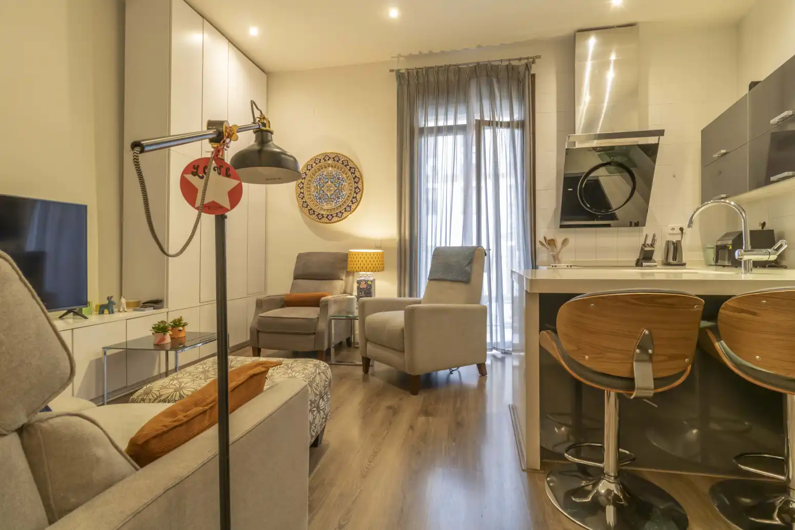 Living room of Flat for sale in Sevilla  with Air Conditioner, Heating and Balcony