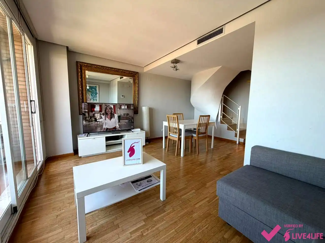 Sala d'estar de Pis de lloguer en Valencia amb Moblat i Balcó