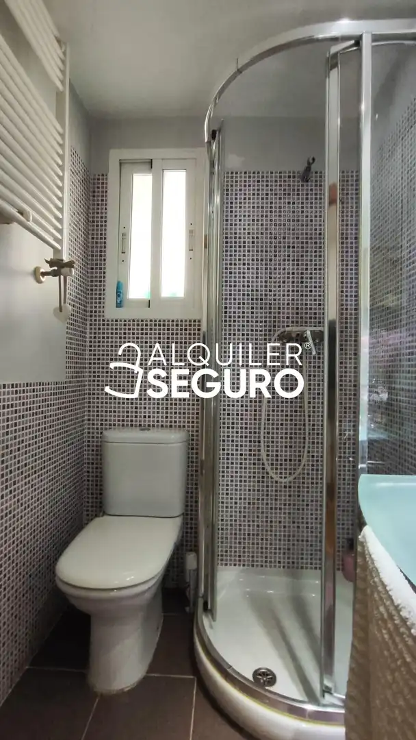 Bathroom of Flat for rent in Valencia  with Air Conditioner, Heating and Terrace