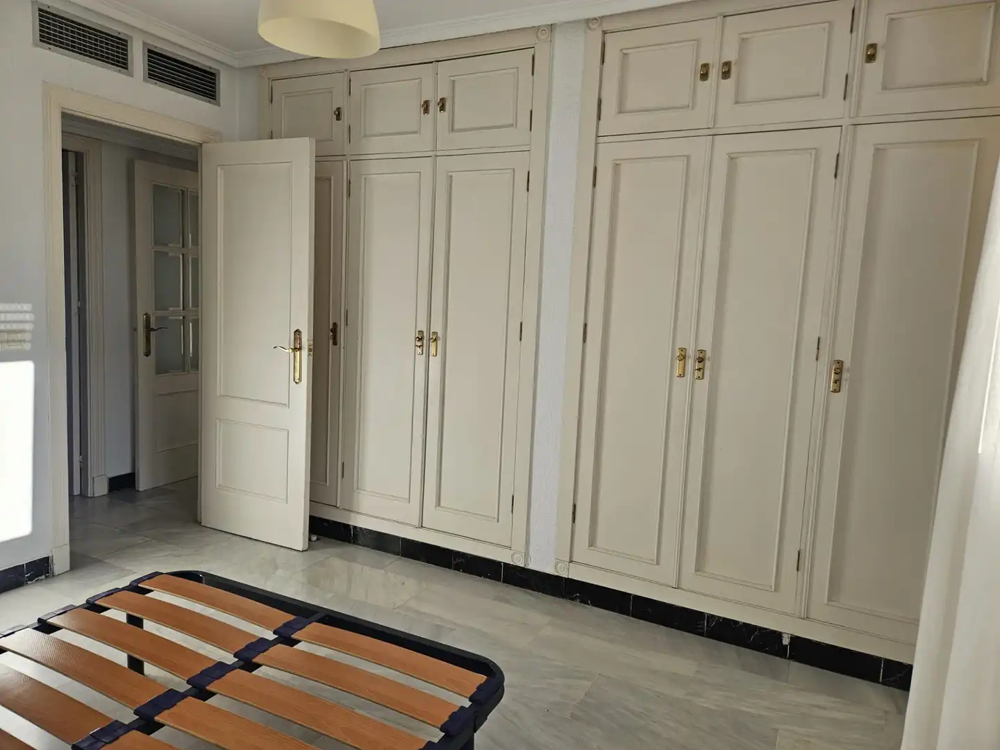 Bedroom of Flat for sale in San Juan de Aznalfarache  with Air Conditioner and Community pool