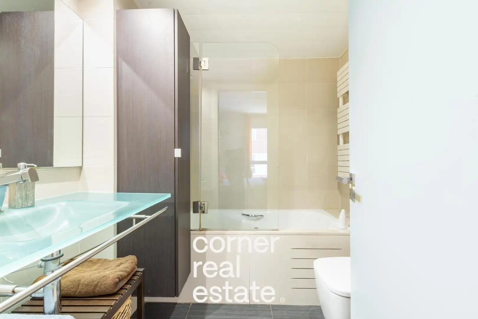 Bathroom of Flat for sale in Sant Cugat del Vallès  with Air Conditioner, Heating and Parquet flooring