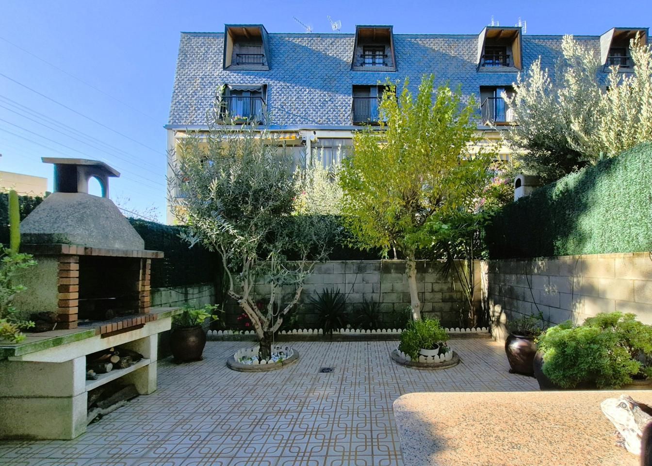 Garden of House or chalet for sale in Terrassa  with Air Conditioner, Heating and Private garden