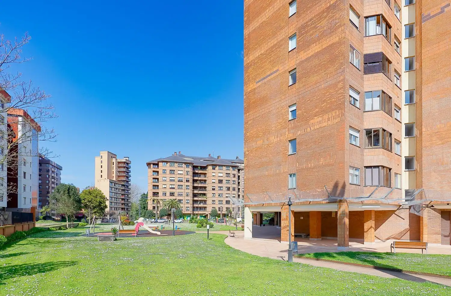 Vista exterior de Piso de alquiler en Gijón  con Calefacción, Terraza y Trastero