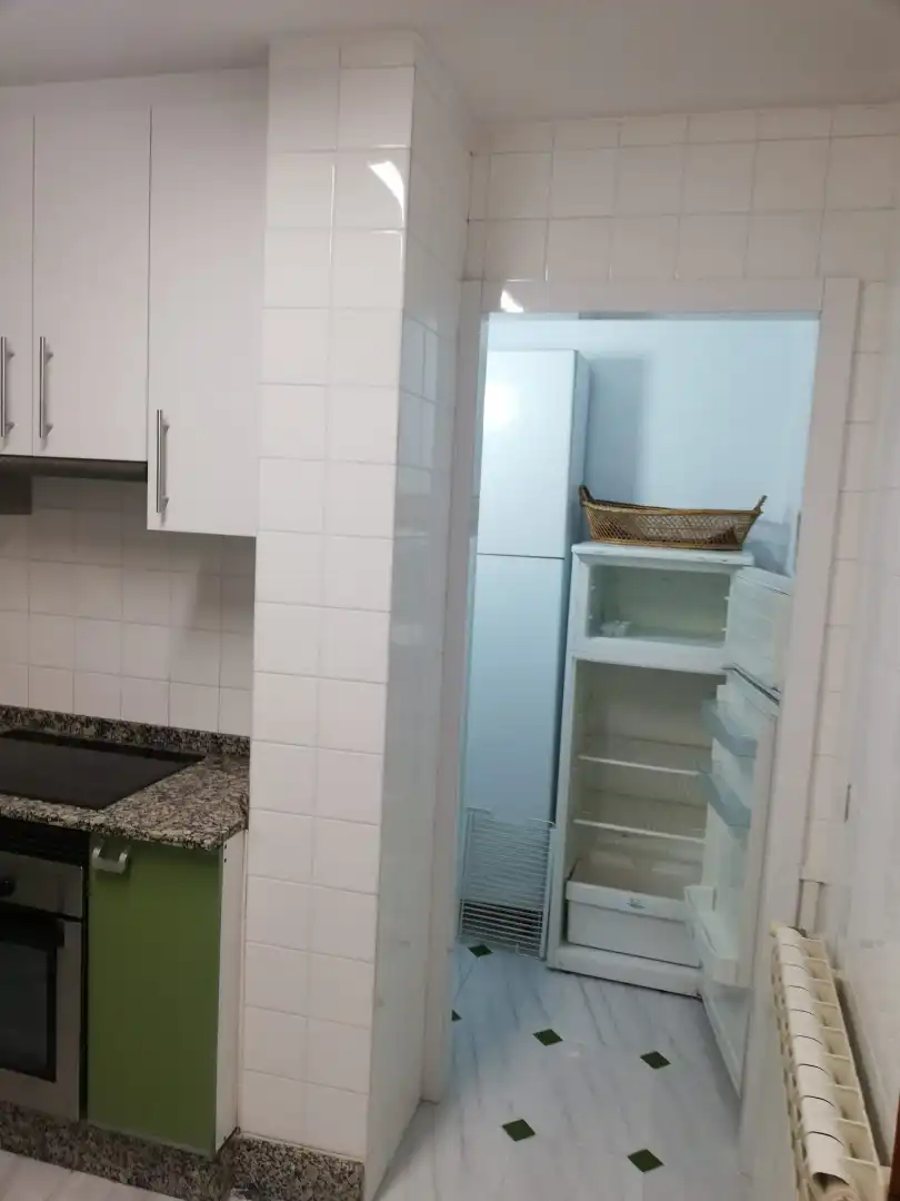 Cuina de Pis de lloguer en Santiago de Compostela  amb Calefacció, Parquet i Moblat