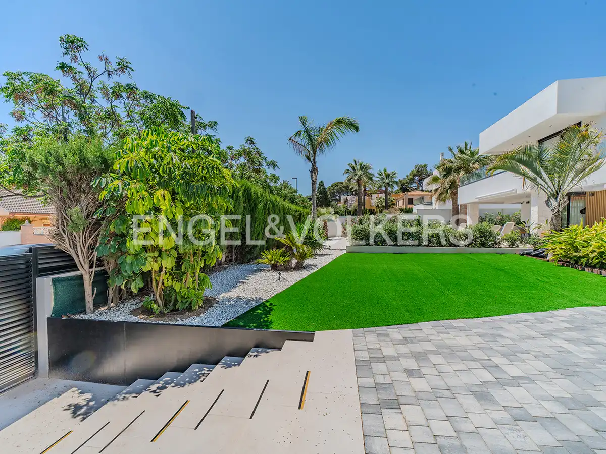 Jardí de Casa o xalet en venda en Alicante / Alacant amb Aire condicionat, Calefacció i Jardí privat