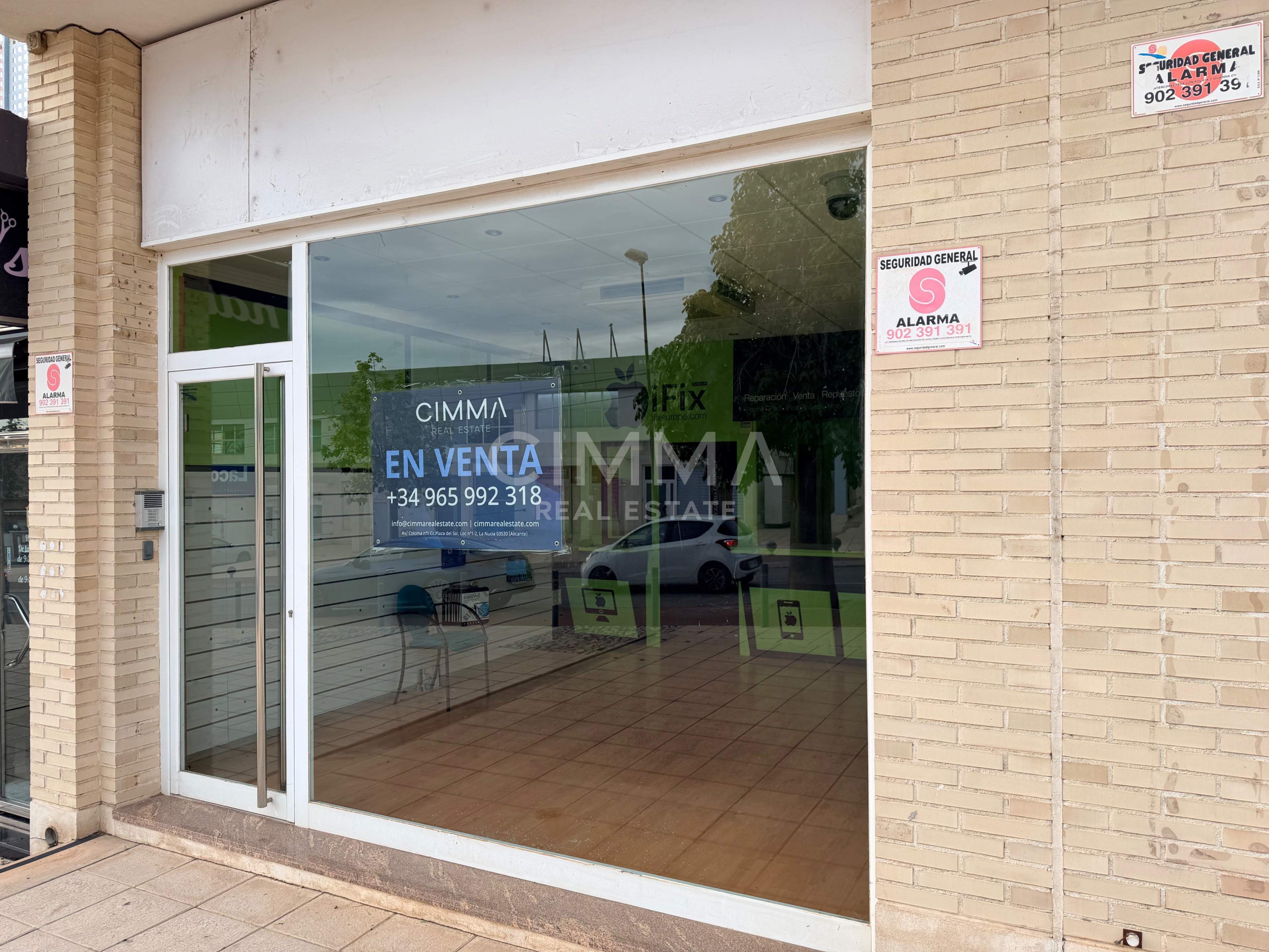 Vista exterior de Local en venda en La Nucia