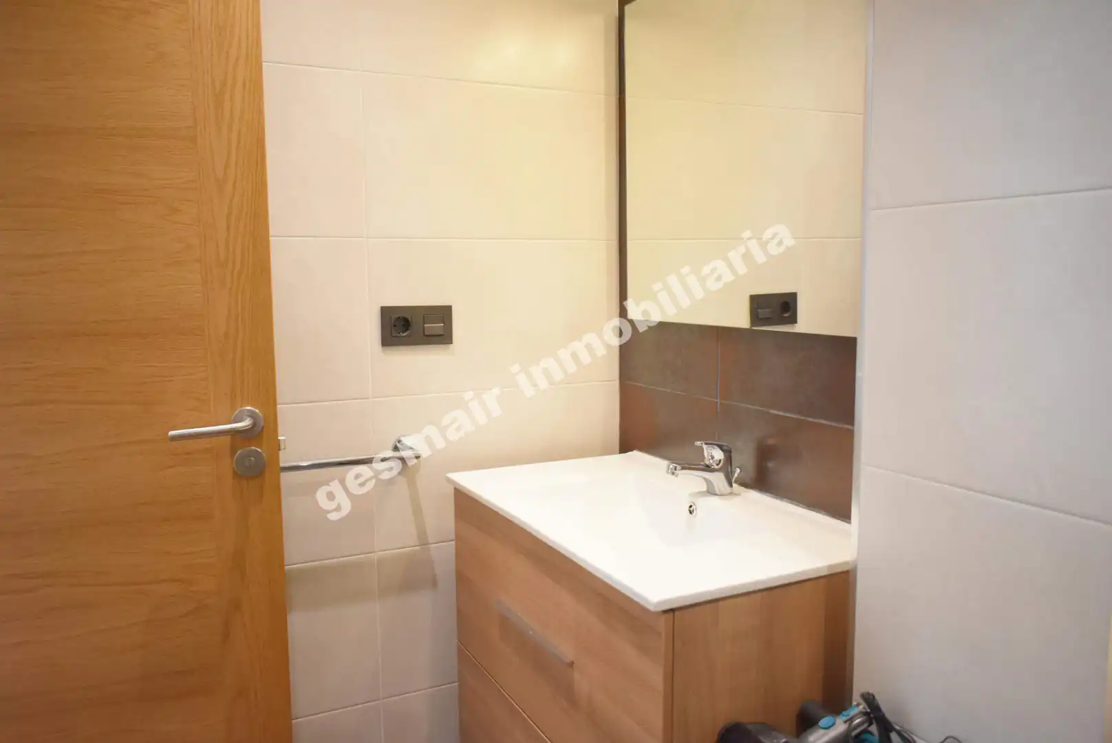 Dormitori de Apartament de lloguer en Pontevedra Capital  amb Calefacció, Parquet i Terrassa