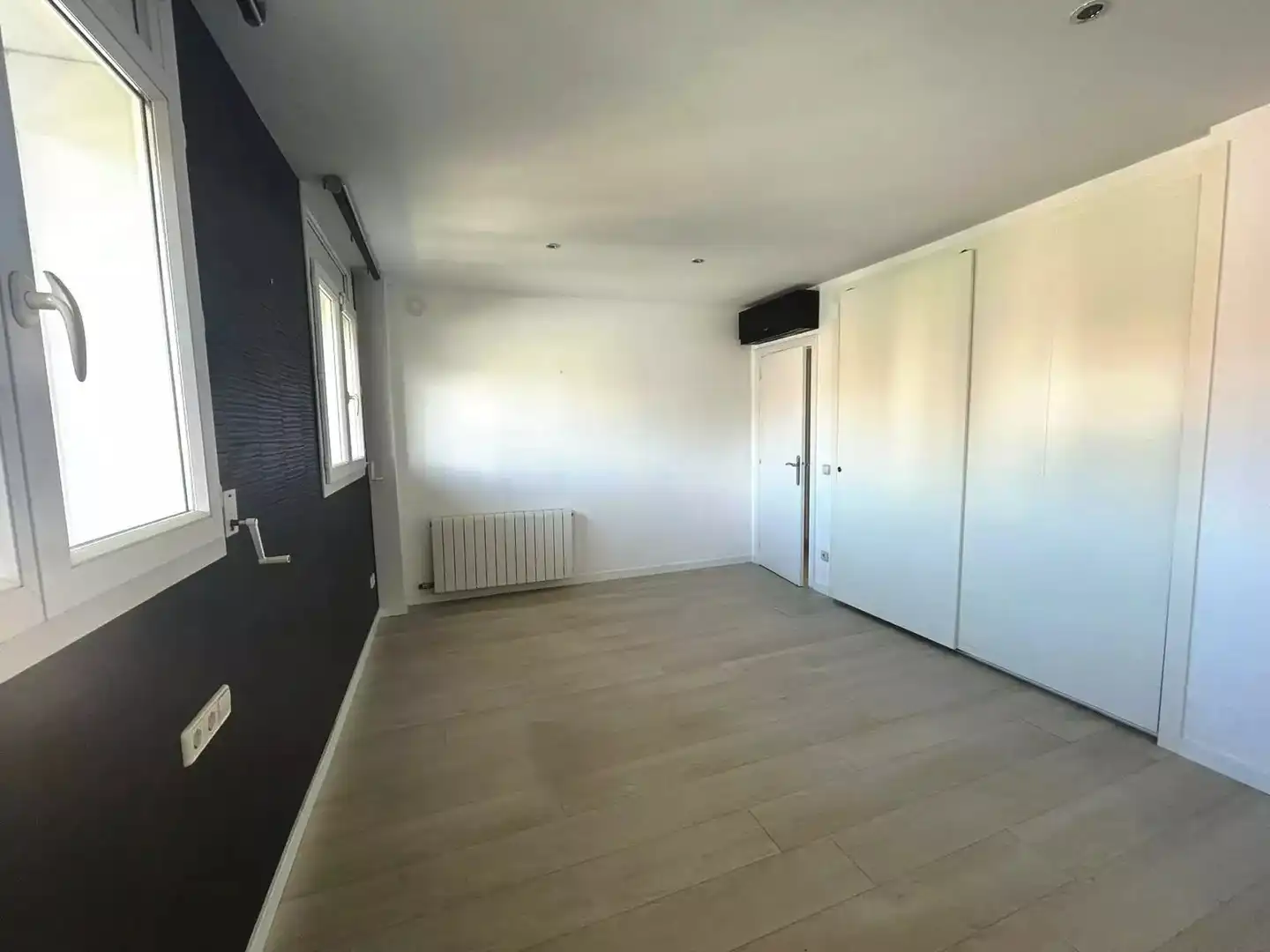 Schlafzimmer von Wohnung zur Miete in Girona mit Klimaanlage, Heizung und Parkett