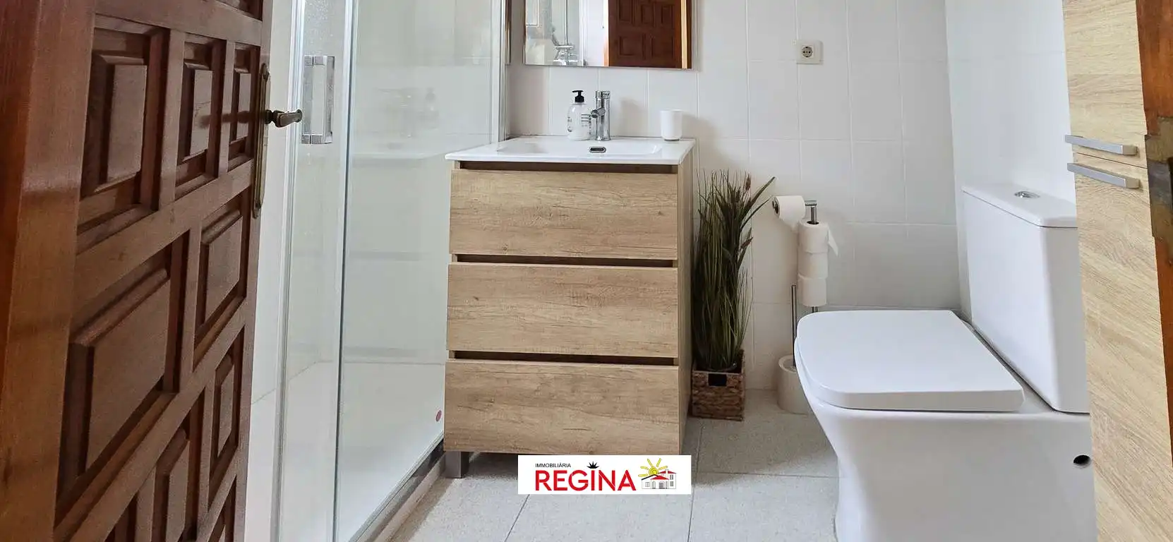Baño de Casa adosada en venta en L'Escala con Aire acondicionado, Terraza y Amueblado