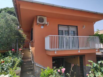 Vista exterior de Casa o xalet en venda en Riudellots de la Selva amb Aire condicionat, Calefacció i Terrassa