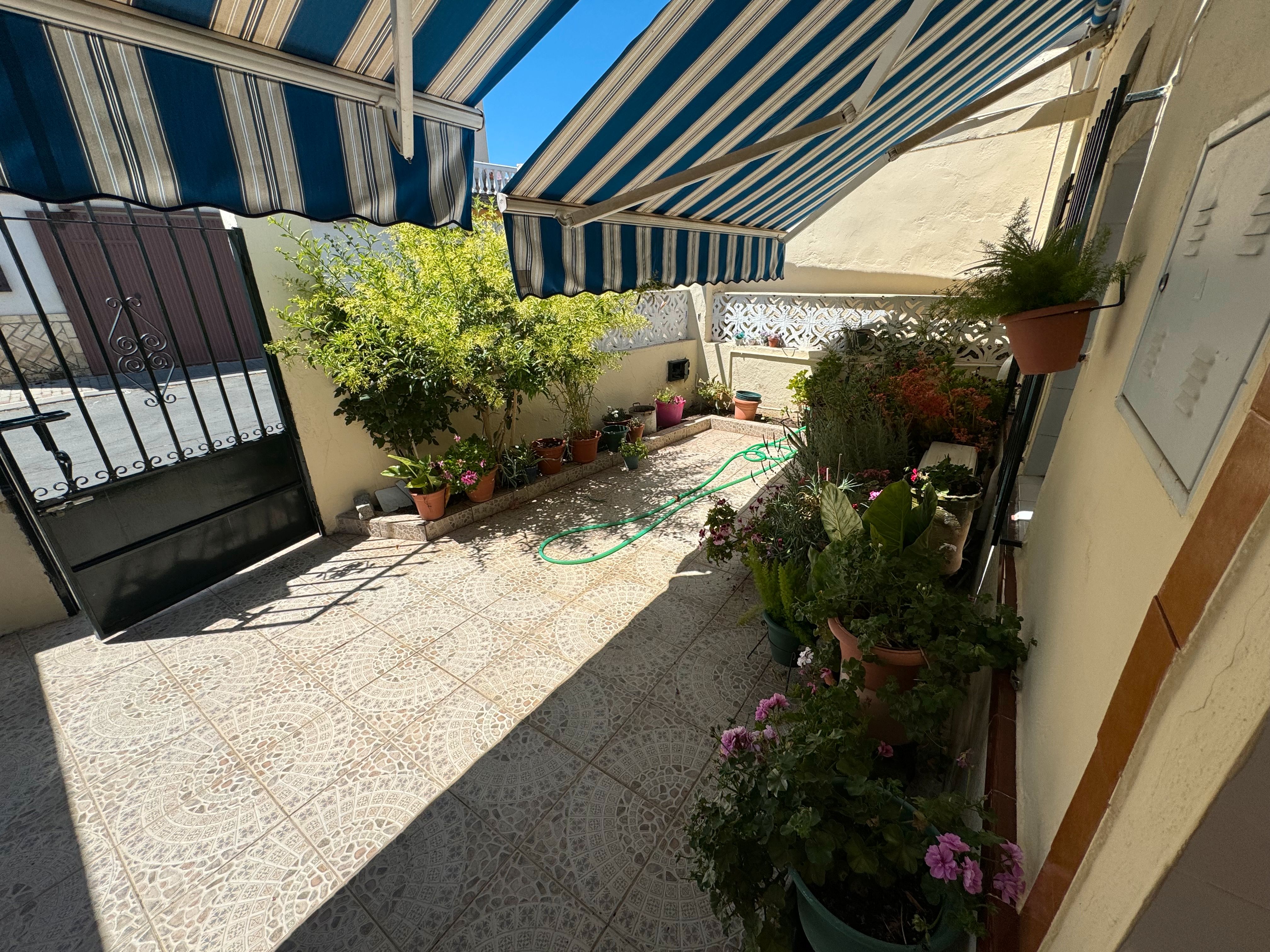 Terrassa de Casa o xalet en venda en Villanueva del Río y Minas amb Jardí privat, Terrassa i Moblat