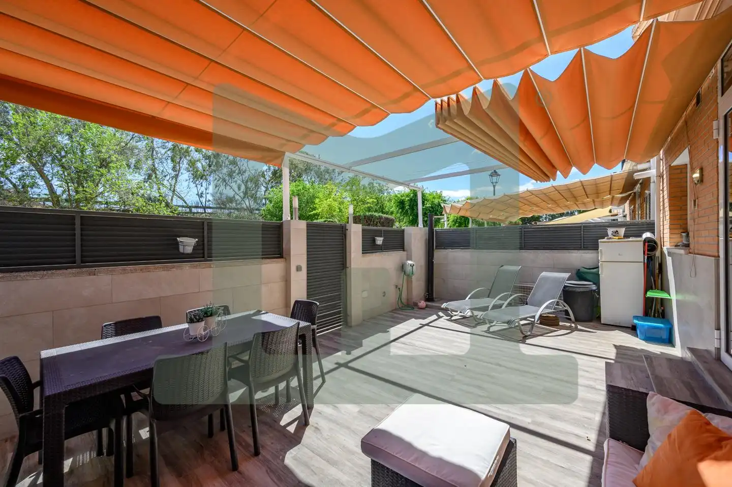 Terrasse von Einfamilien-Reihenhaus zum Verkauf in Griñón mit Klimaanlage, Heizung und Privatgarten