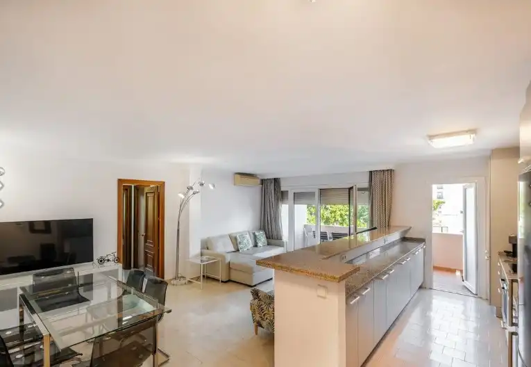 Sala d'estar de Apartament en venda en Marbella amb Aire condicionat, Calefacció i Jardí privat