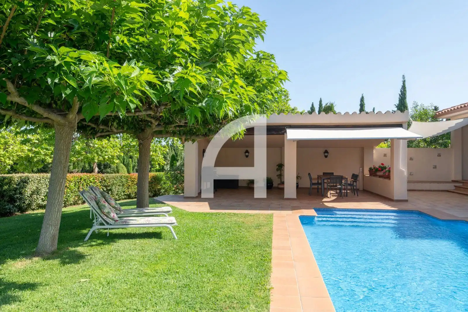 Garden of Houses for sale in Pontós  with Air Conditioner, Heating and Private garden