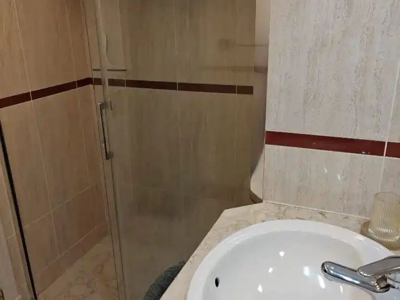 Badezimmer von Wohnung zur Miete in  Madrid Capital mit Klimaanlage und Schwimmbad