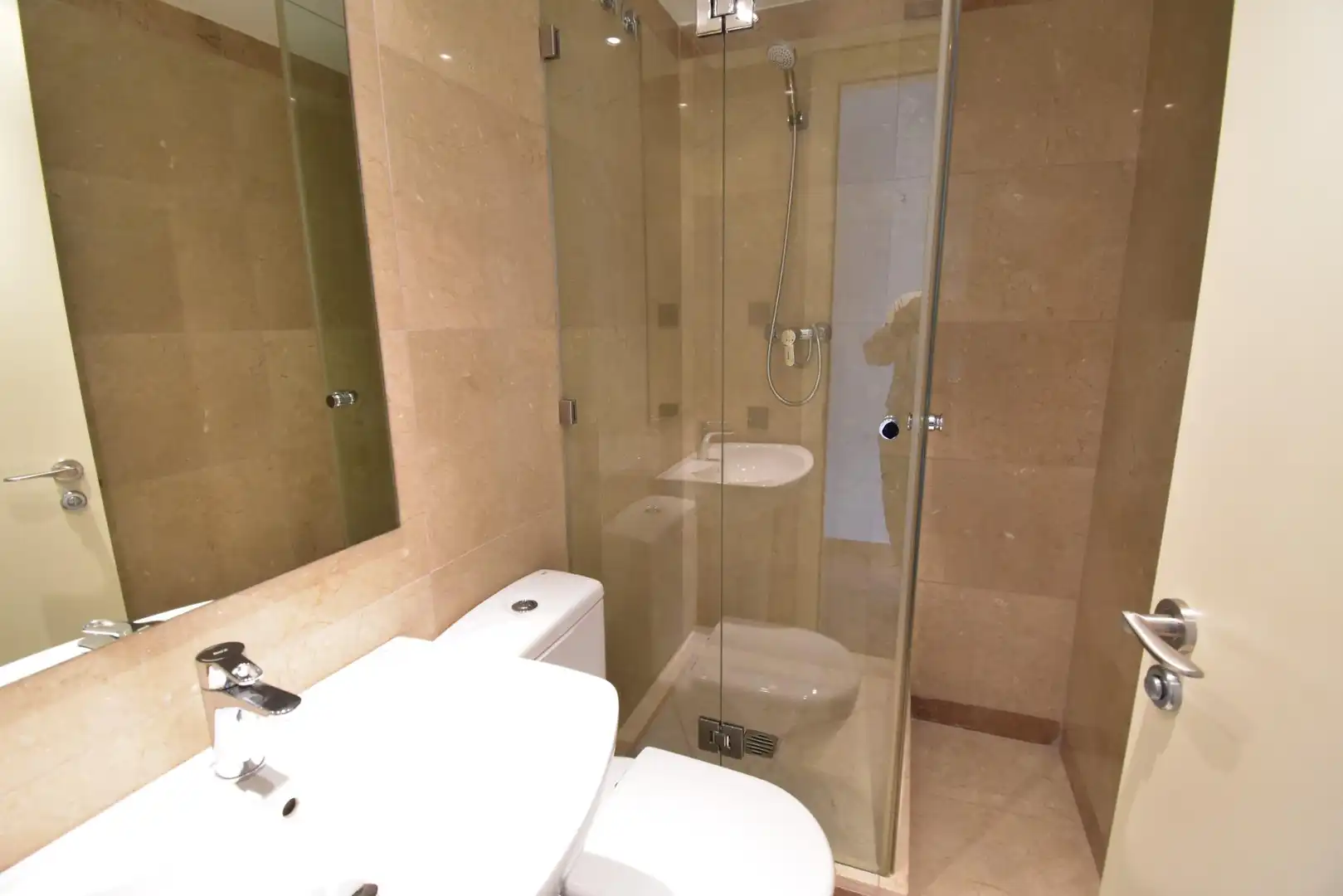 Baño de Piso de alquiler en Barcelona con Aire acondicionado, Calefacción y Terraza