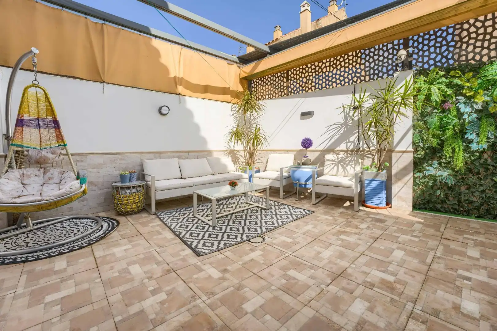 Terrasse von Einfamilien-Reihenhaus zum Verkauf in Espartinas mit Klimaanlage, Heizung und Parkett